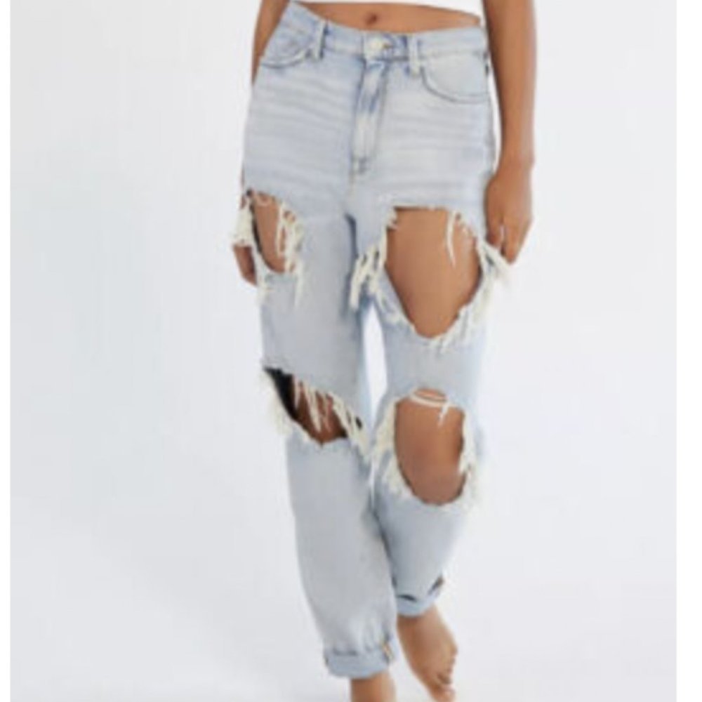 BDG Jeans 26 Light Wash Distressed Mom High Rise Ripped Urban Outfitters